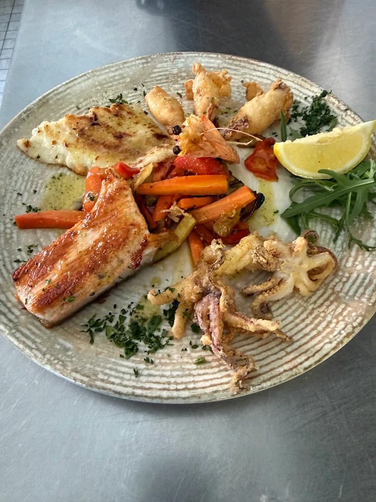 Gegrillter Fisch und Meeresfrüchte von Restaurant Evita